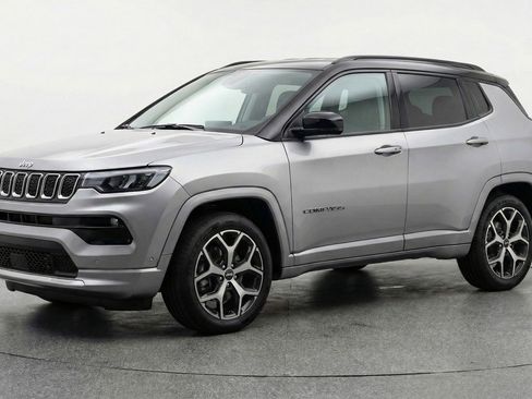 Used 2025 Jeep Compass Limited AWD/4WD image 3