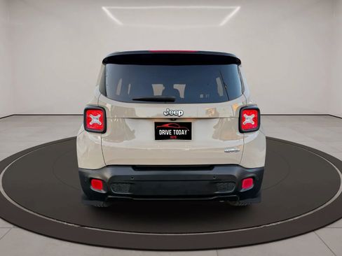 Used 2016 Jeep Renegade Latitude image 4