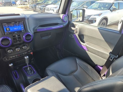 Used 2017 Jeep Wrangler Unlimited Sahara w/ Connectivity Group image 18