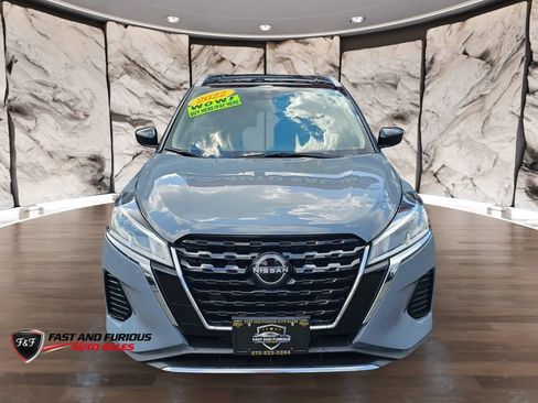 Used 2022 Nissan Kicks SV FWD image 3