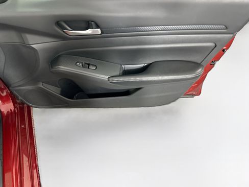 Used 2024 Nissan Altima 2.5 SV image 29