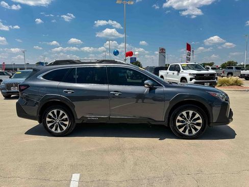 Used 2024 Subaru Outback Touring AWD/4WD image 2