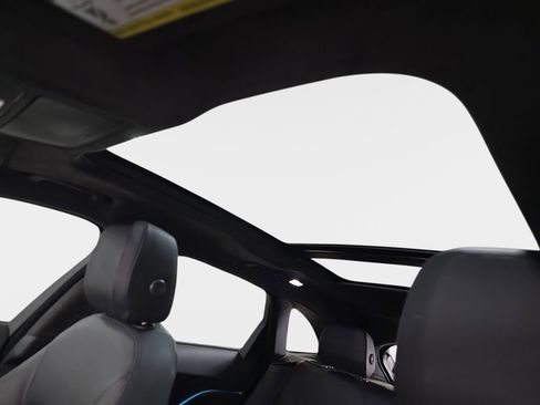 Used 2020 Jaguar F-PACE Premium image 29