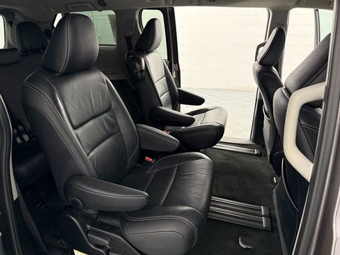 Used 2017 Toyota Sienna SE FWD image 12