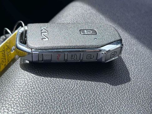 Used 2022 Kia Niro Touring Special Edition FWD image 4