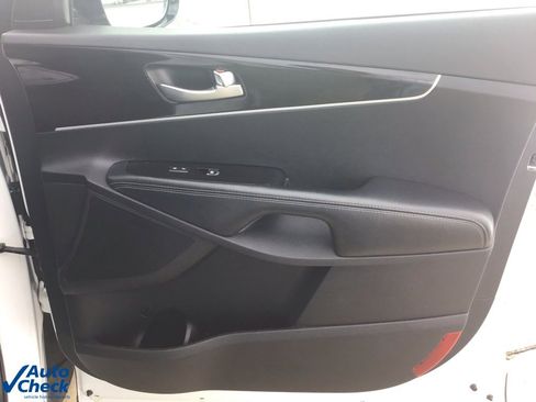 Used 2020 Kia Sorento LX image 21