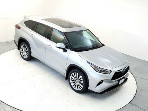 Used 2024 Toyota Highlander Platinum AWD/4WD image 13