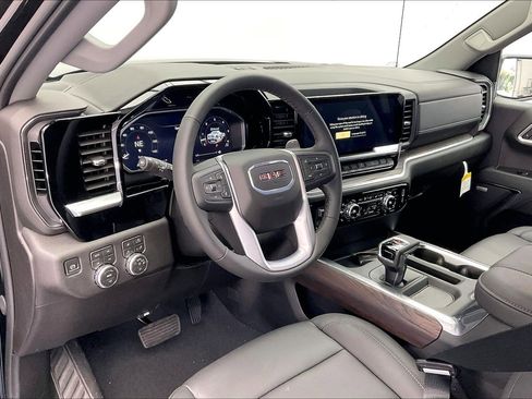 New 2026 GMC Sierra 1500 SLT image 4