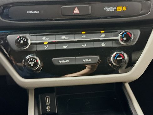 Used 2019 Kia Sedona EX image 23