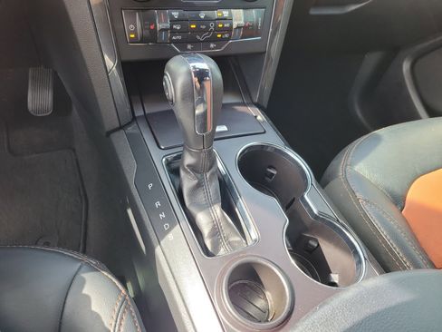 Certified 2019 Ford Explorer XLT w/ Equipment Group 202A image 20