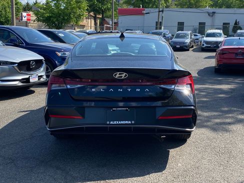 Used 2025 Hyundai Elantra SEL FWD image 3