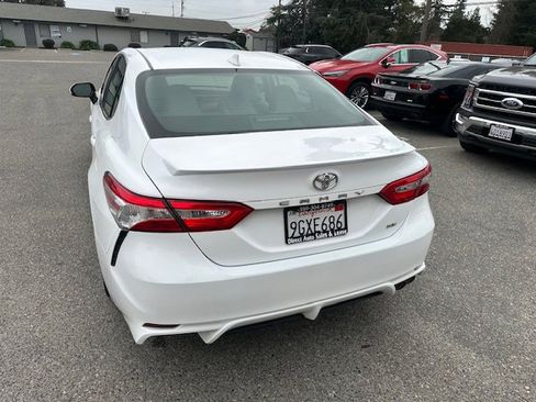 Used 2020 Toyota Camry SE image 7