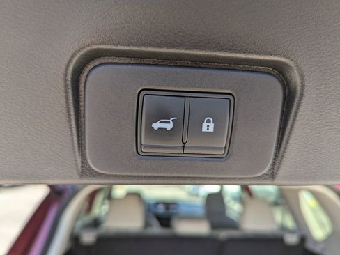 Used 2022 Nissan Rogue SL w/ SL Premium Package image 9