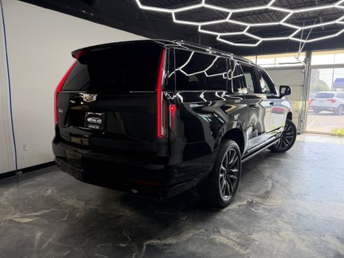 Used 2022 Cadillac Escalade ESV Sport w/ Touring Package AWD/4WD image 3