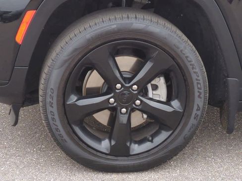 Used 2021 Jeep Grand Cherokee L Laredo image 12