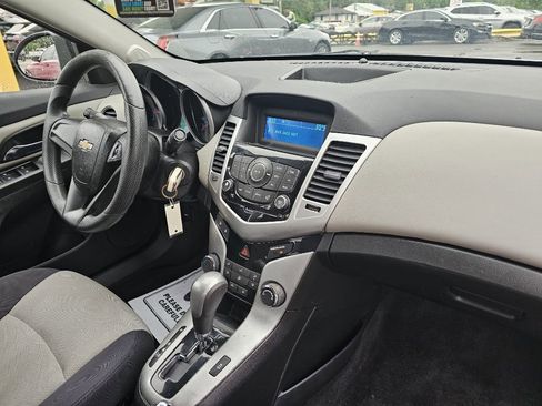 Used 2014 Chevrolet Cruze LS FWD image 29