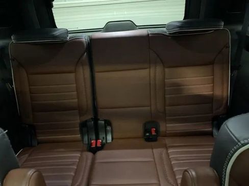 Used 2023 GMC Yukon Denali Ultimate image 12