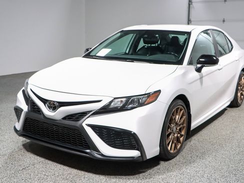 Used 2023 Toyota Camry SE w/ Convenience Package FWD image 29