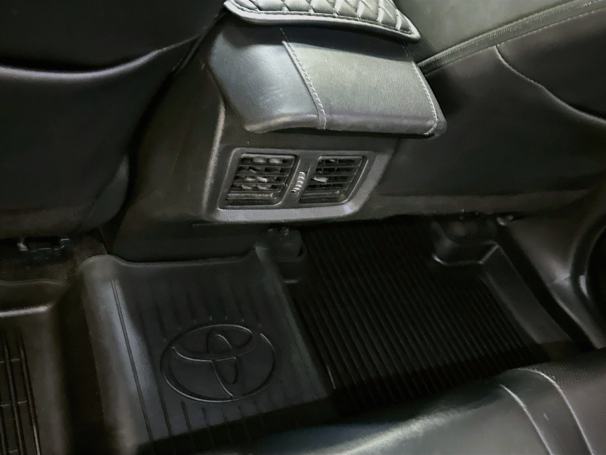 Used 2021 Toyota Venza XLE w/ Softex Package AWD/4WD image 28