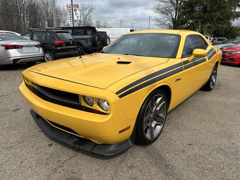 Used 2012 Dodge Challenger R/T RWD image 2