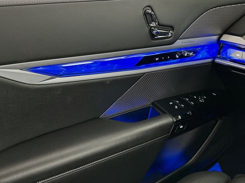 Used 2023 BMW 760i xDrive image 14