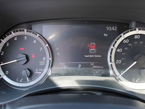 Used 2023 Toyota Highlander XLE AWD/4WD image 12