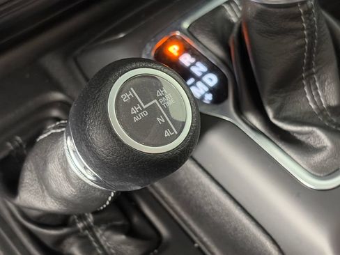 Used 2024 Jeep Wrangler Unlimited Sahara AWD/4WD image 24