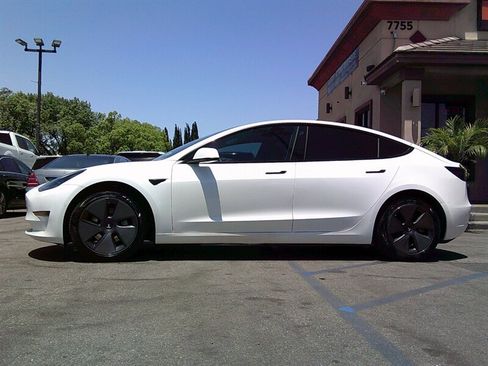 Used 2021 Tesla Model 3 Standard Range Plus RWD image 3