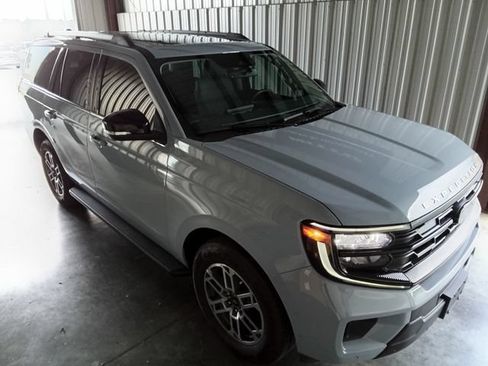 Used 2025 Ford Expedition Active RWD image 32