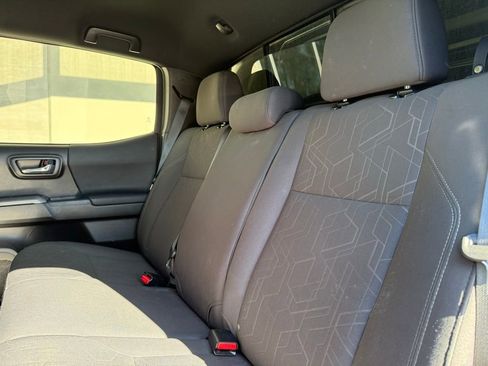 Used 2019 Toyota Tacoma TRD Off-Road AWD/4WD image 9