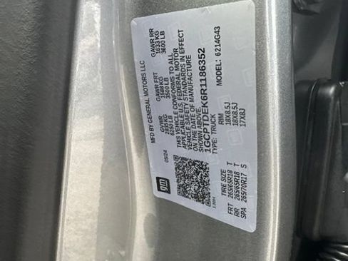 Used 2024 Chevrolet Colorado Z71 AWD/4WD image 35