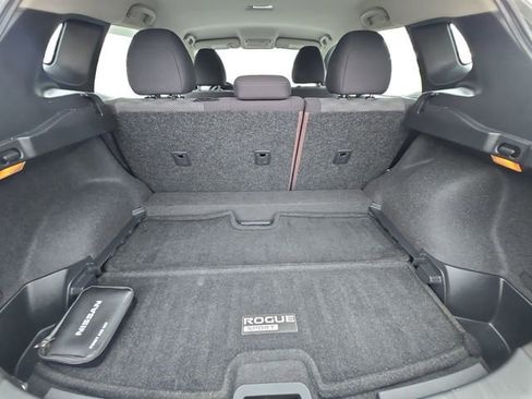 Used 2018 Nissan Rogue Sport SV w/ SV Technology Package image 12