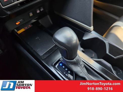 Used 2025 Toyota Camry SE image 22