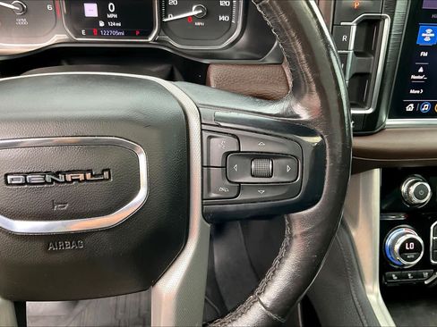 Used 2021 GMC Yukon XL Denali w/ Denali Premium Package AWD/4WD image 25