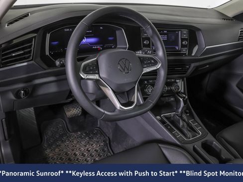 Used 2024 Volkswagen Jetta SE w/ Panoramic Sunroof Package FWD image 5
