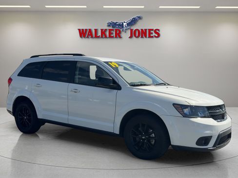 Used 2019 Dodge Journey SE image 1