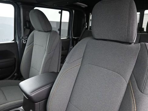 Used 2024 Jeep Gladiator Sport image 18