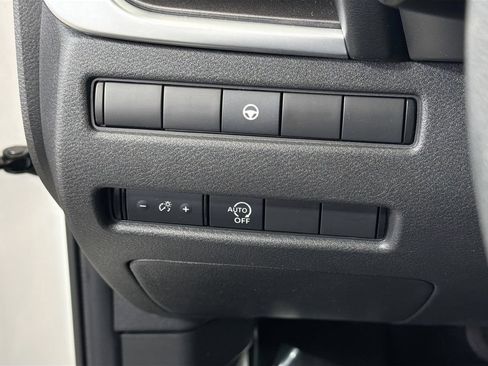 Used 2023 Nissan Rogue SV AWD/4WD image 12