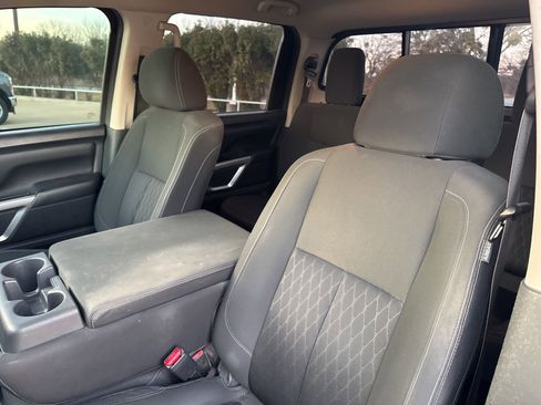 Used 2017 Nissan Titan SV image 20