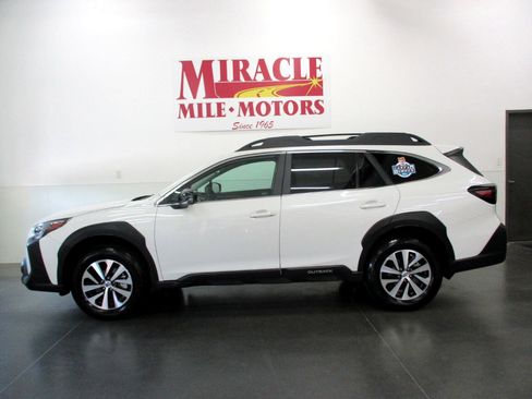 Used 2025 Subaru Outback Premium image 2