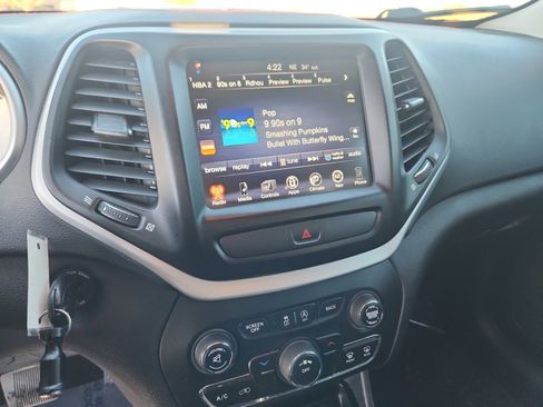 Used 2016 Jeep Cherokee Trailhawk w/ Cold Weather Group image 13