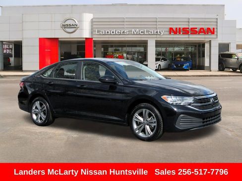 Used 2024 Volkswagen Jetta SE image 1