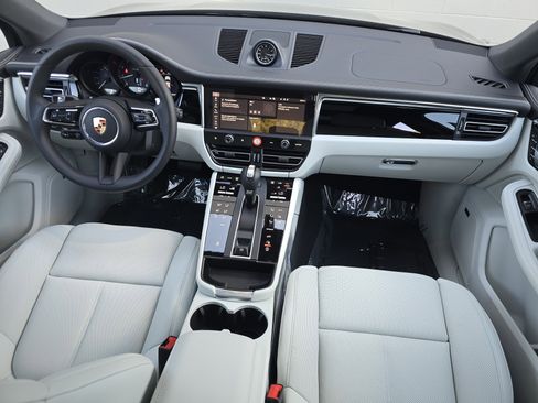 New 2026 Porsche Macan image 15
