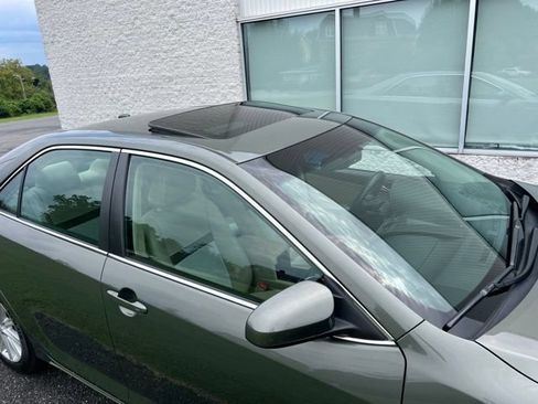 Used 2014 Toyota Camry XLE w/ Leather Package FWD image 9
