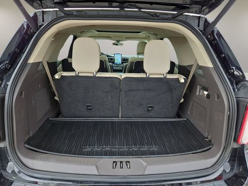 Used 2020 Ford Explorer Platinum w/ Premium Technology Package AWD/4WD image 27