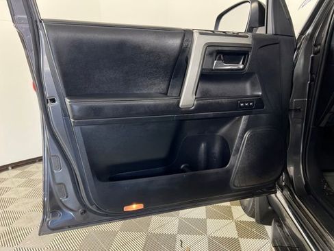 Used 2015 Toyota 4Runner SR5 image 11