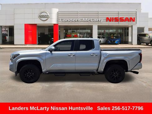 Used 2024 Toyota Tacoma SR5 AWD/4WD image 8