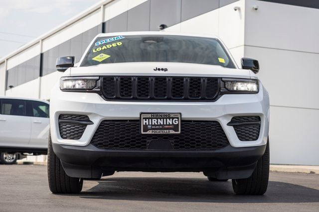 Used 2023 Jeep Grand Cherokee Altitude AWD/4WD image 43