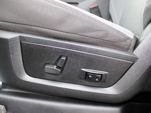 Used 2022 RAM 3500 Big Horn w/ Level C Equiment Group image 9