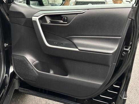 Used 2022 Toyota RAV4 LE image 12